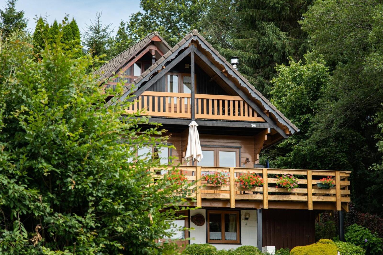 Hotel Ardenparks Petite Suisse Dochamps Exterior foto