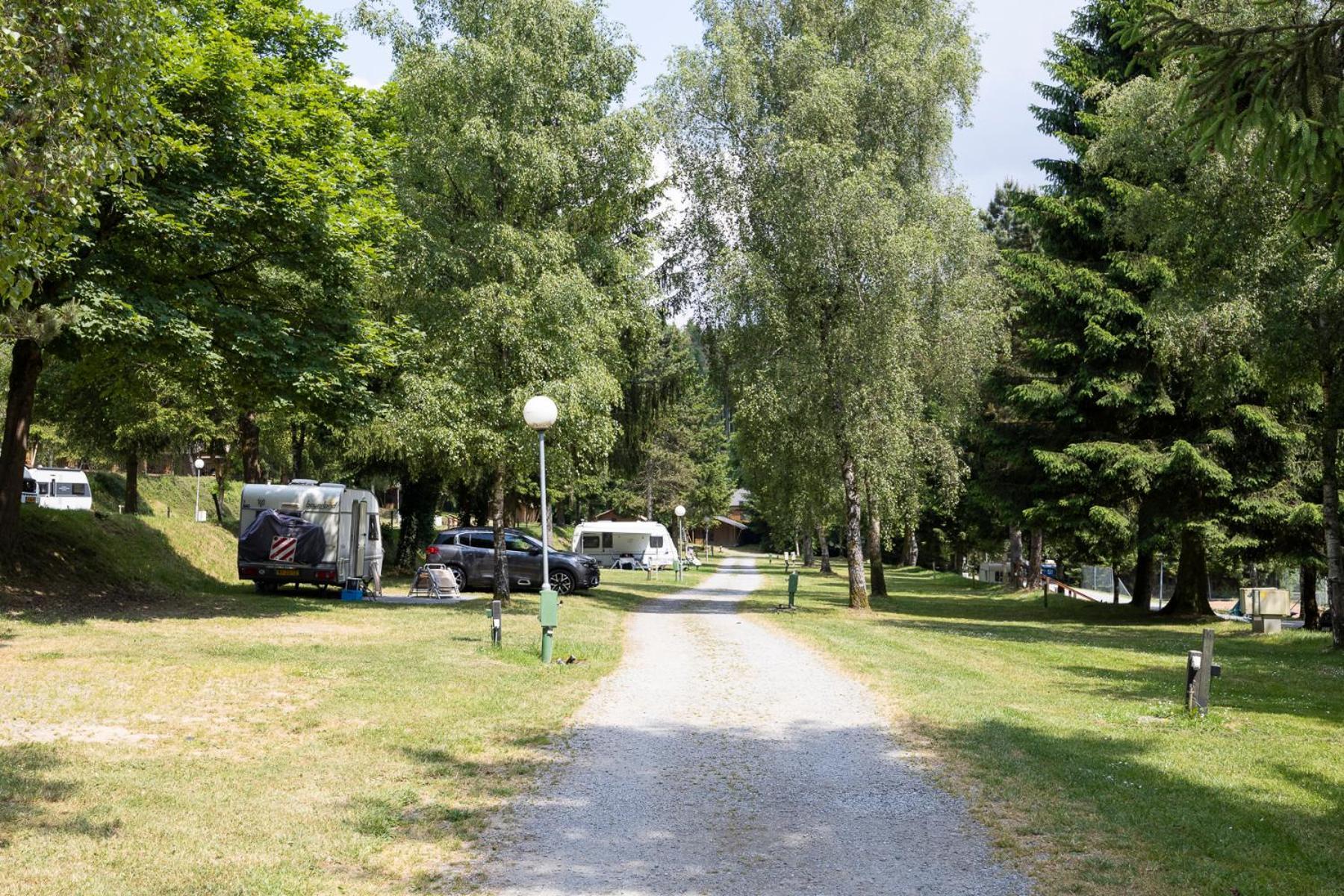 Hotel Ardenparks Petite Suisse Dochamps Exterior foto