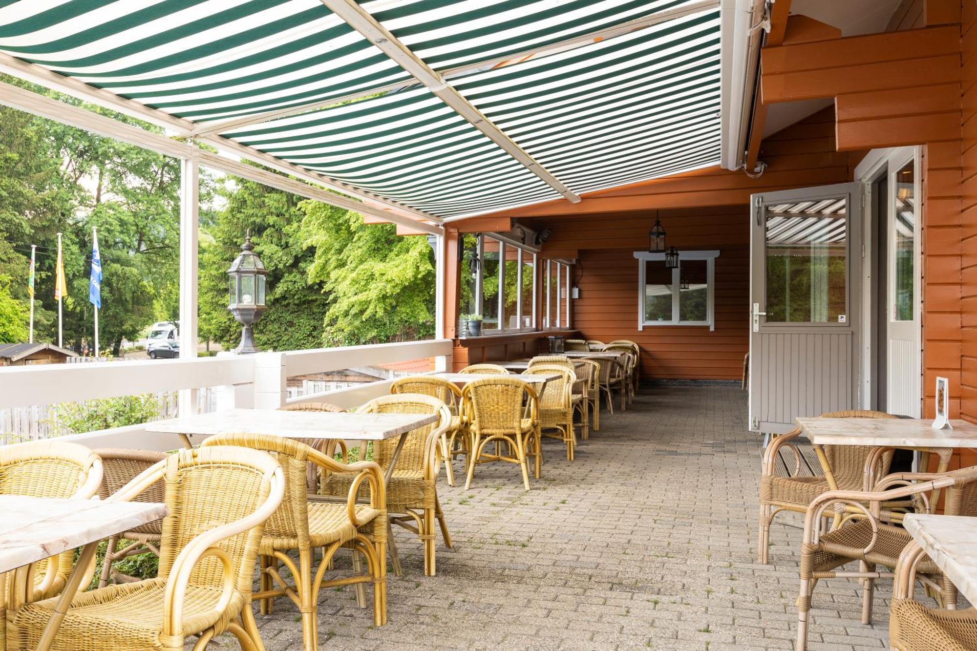 Hotel Ardenparks Petite Suisse Dochamps Exterior foto