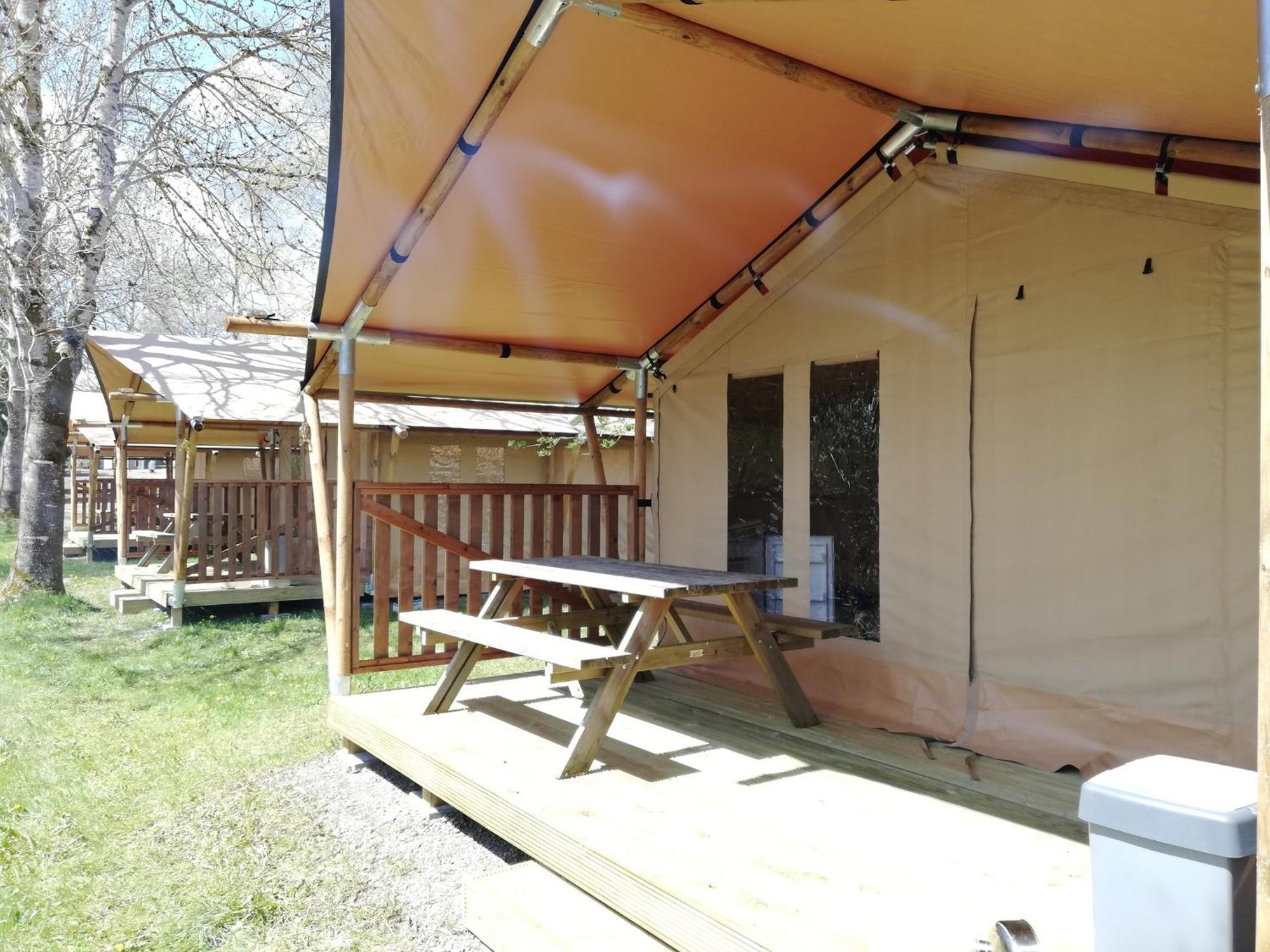 Hotel Ardenparks Petite Suisse Dochamps Exterior foto
