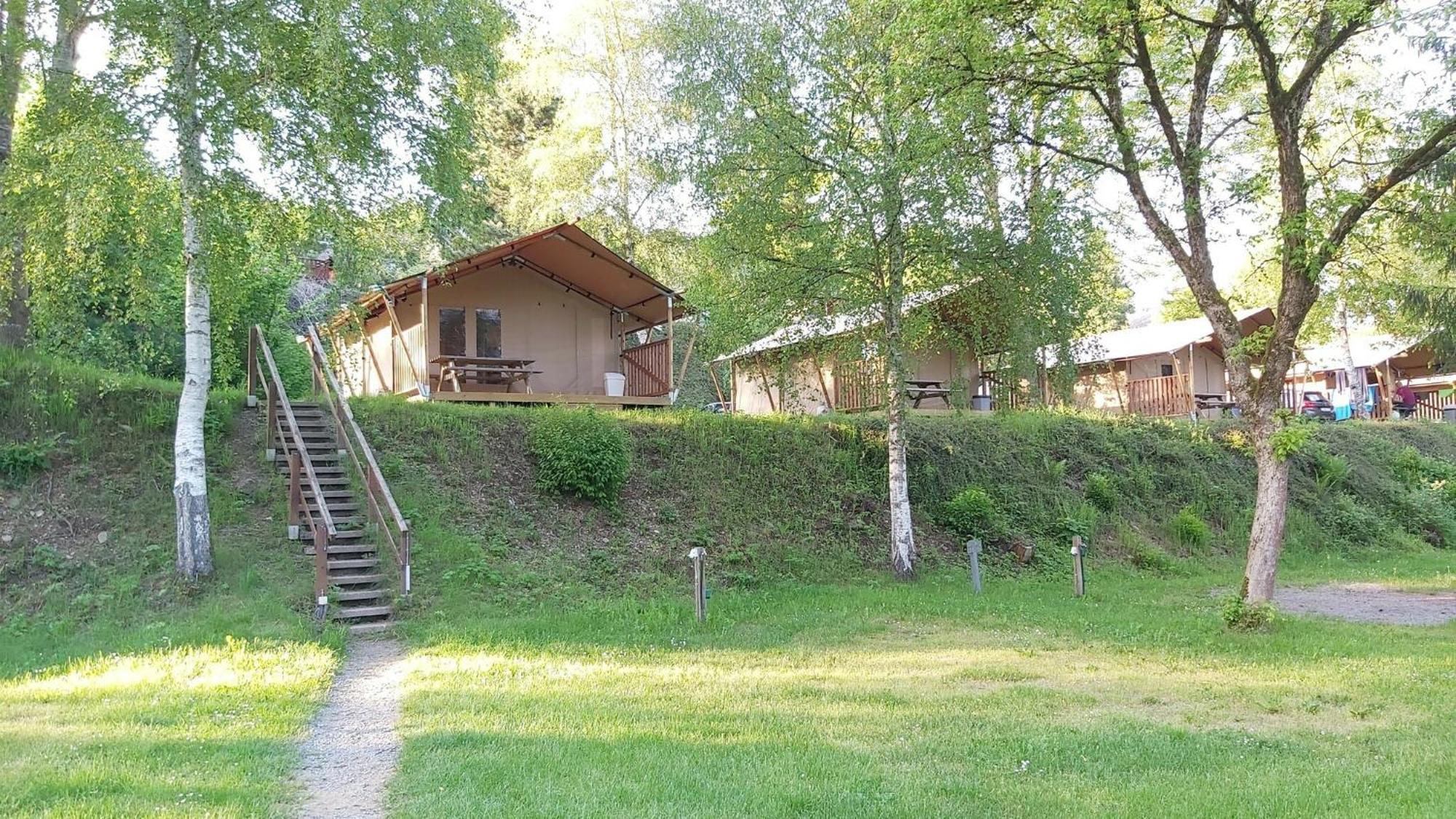 Hotel Ardenparks Petite Suisse Dochamps Exterior foto